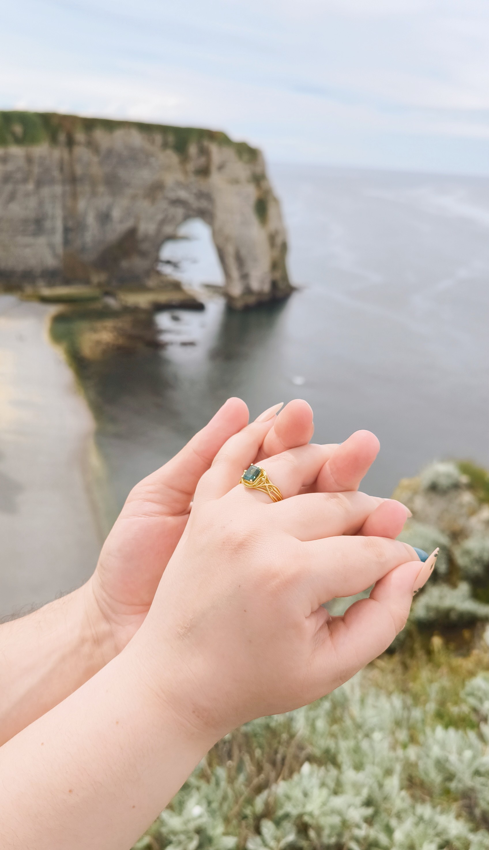 Dani and Fede holding hands